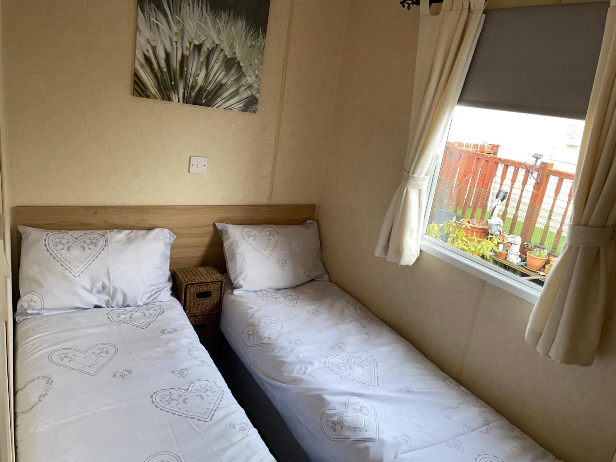 The Luxury Wolds Retreat 6 Berth 3 Bedrooms Beds Made For Arrival Wifi Ingoldmells Ngoại thất bức ảnh